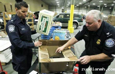 快递公司能够帮助海关清关，但是一些比较敏感的货物快递公司是不接的