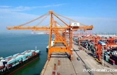 清关服务平台校验结果回传至代理清关公司后，代理清关公司进行后续打包、清关等操作