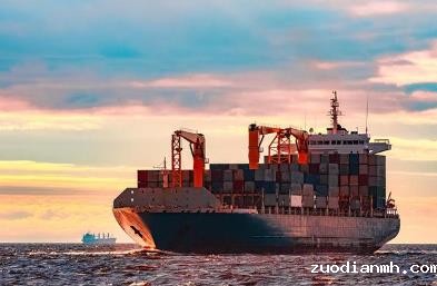 进口报关的重要性、步骤和流程，以及可能遇到的风险和挑战是什么？