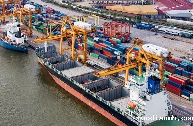 进出口贸易如同强大的活力引擎，推动着世界经济的蓬勃发展